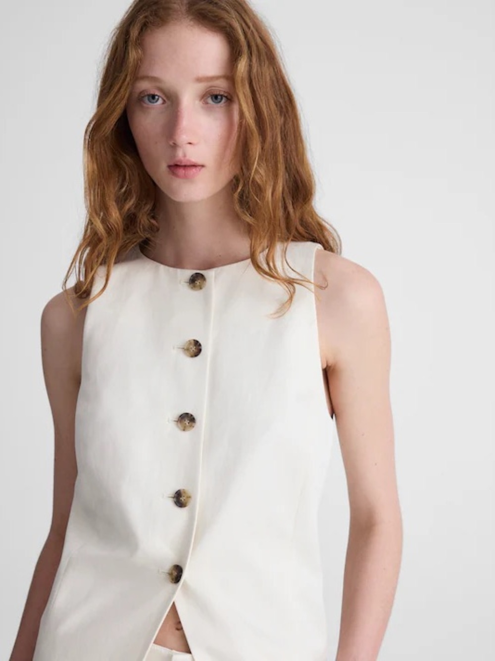 Madewell Crewneck Cutaway Vest in Drapey Twill (Color: Vintage Ivory)